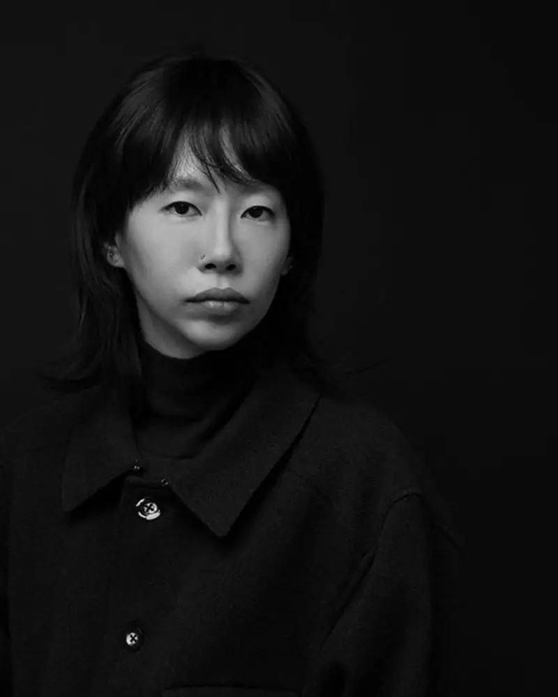 So Young Cho – portrét